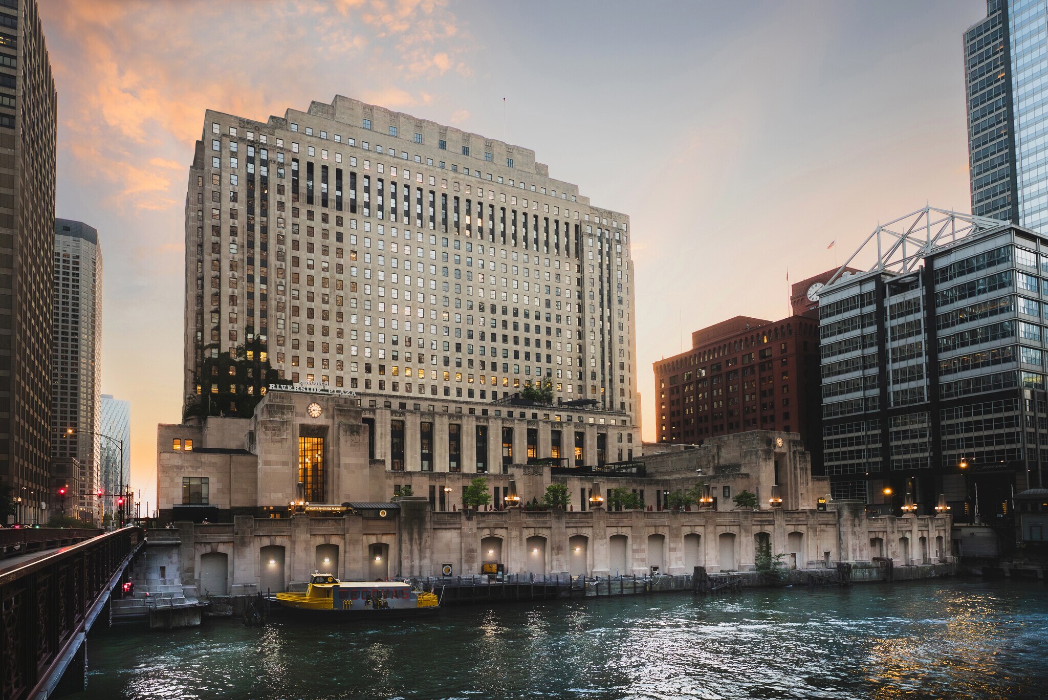 2 N Riverside Plz, Chicago, IL à louer Photo principale– Image 1 sur 12