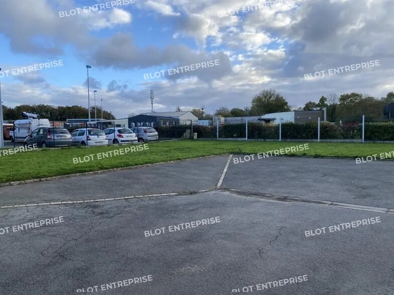 Local d’activités dans Lanvallay à louer - Photo de l’immeuble – Image 2 sur 10