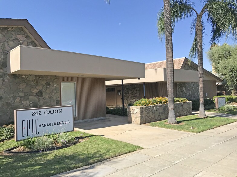 242 Cajon St, Redlands, CA à vendre - Photo principale – Image 1 sur 2