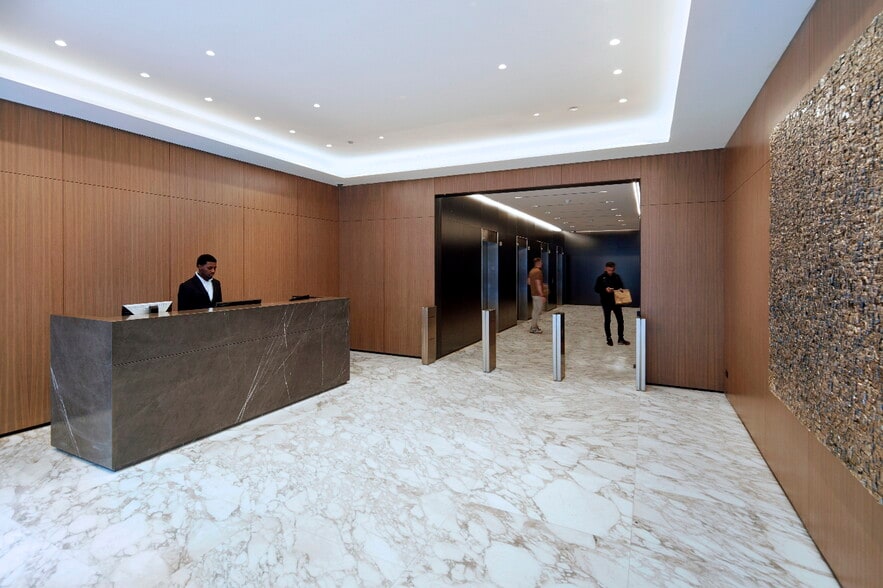 450 Park Ave, New York, NY à louer - Hall d’entrée – Image 3 sur 10