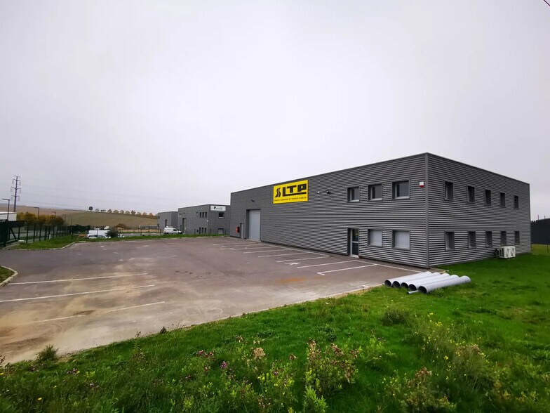 Local d’activités dans Cernay-lès-Reims à louer - Photo de l’immeuble – Image 3 sur 21