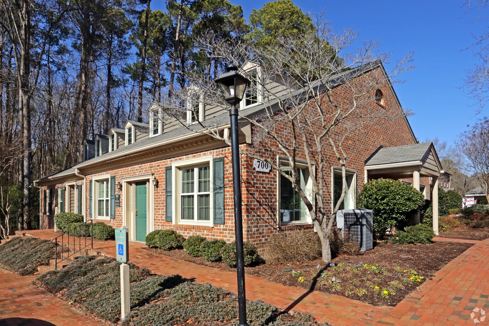 1829 E Franklin St, Chapel Hill, NC à louer Photo principale– Image 1 sur 15