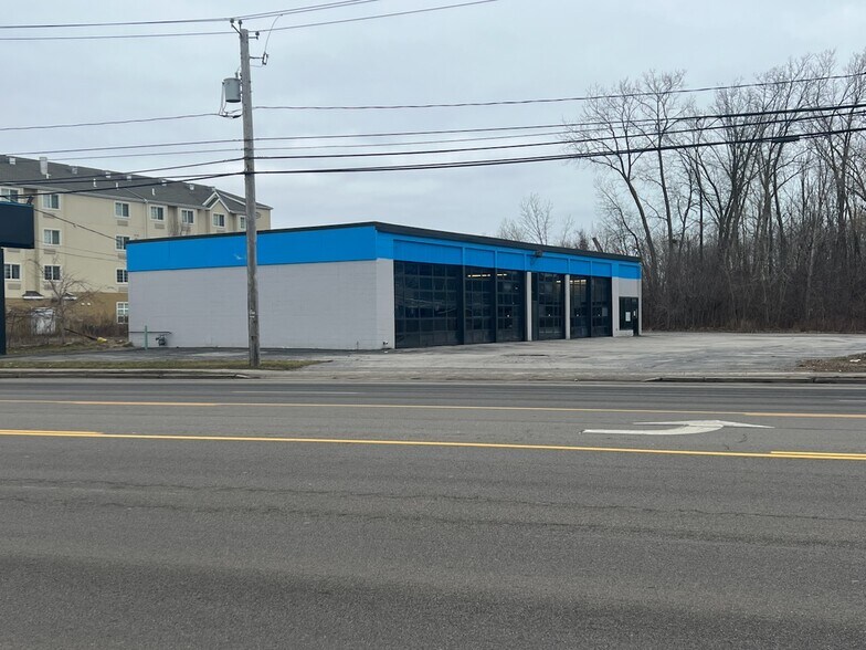 7894 Niagara Falls Blvd, Niagara Falls, NY à louer - Photo principale – Image 1 sur 29