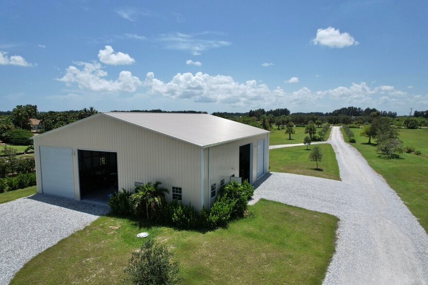7382 61st St, Vero Beach, FL à vendre - Photo principale – Image 2 sur 58