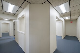 617 Stemmers Run Rd, Essex, MD à louer Photo intérieure– Image 2 sur 30