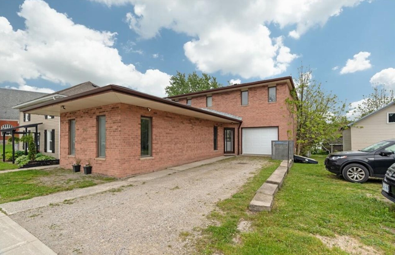 195 Main St, Lucan Biddulph, ON à vendre Photo principale– Image 1 sur 35