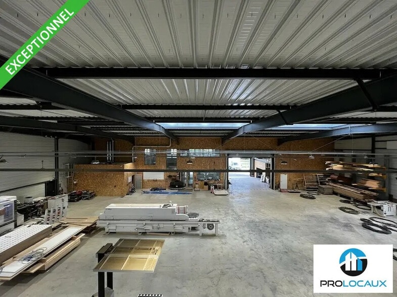 Local d’activités dans Compiègne à louer - Photo de l’immeuble – Image 1 sur 10