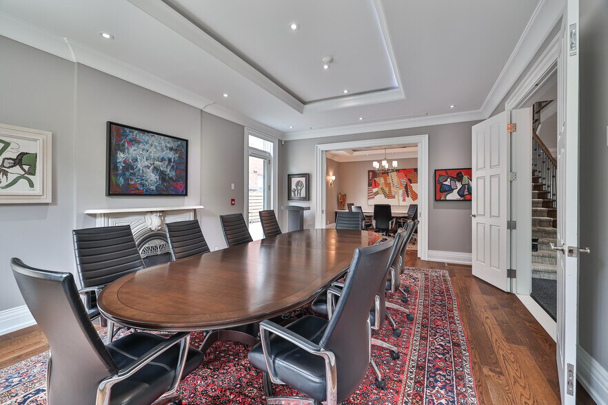 60 Bedford Rd, Toronto, ON à vendre - Photo de l’immeuble – Image 3 sur 8