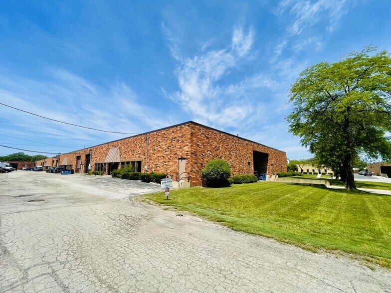 1701-1735 W Armitage Ct, Addison, IL à louer - Photo de l’immeuble – Image 2 sur 3