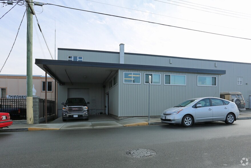 486 Cecelia Rd, Victoria, BC à louer - Photo de l’immeuble – Image 2 sur 3