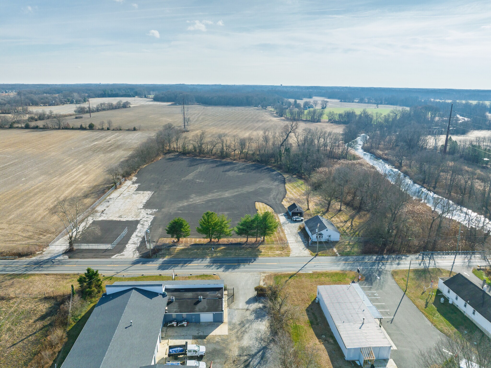 657 Swedesboro Rd, Gibbstown, NJ à louer Photo principale– Image 1 sur 4