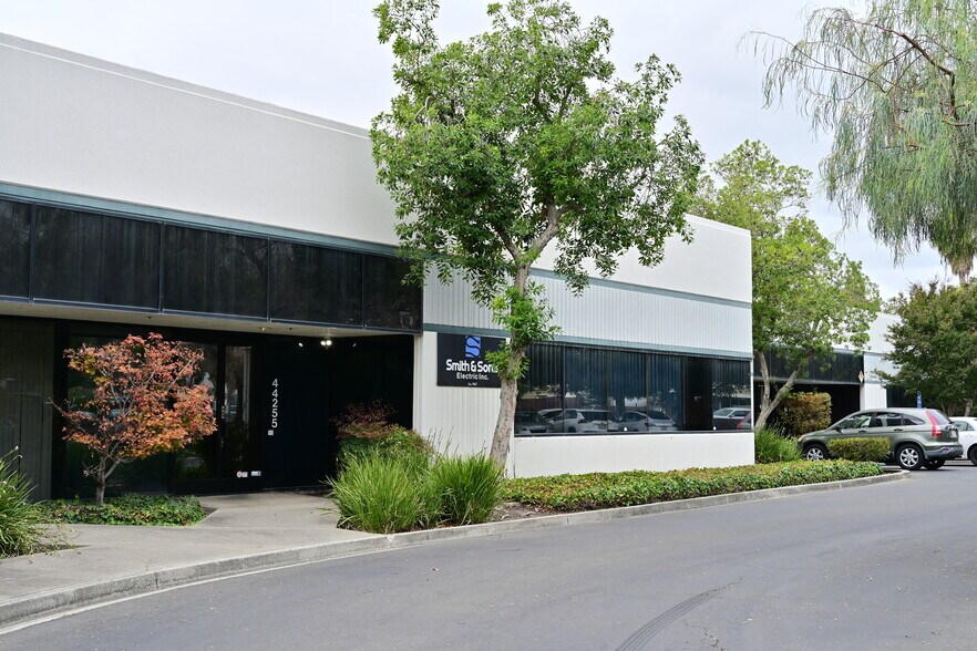 44255 Old Warm Springs Blvd, Fremont, CA à vendre - Photo de l’immeuble – Image 1 sur 16