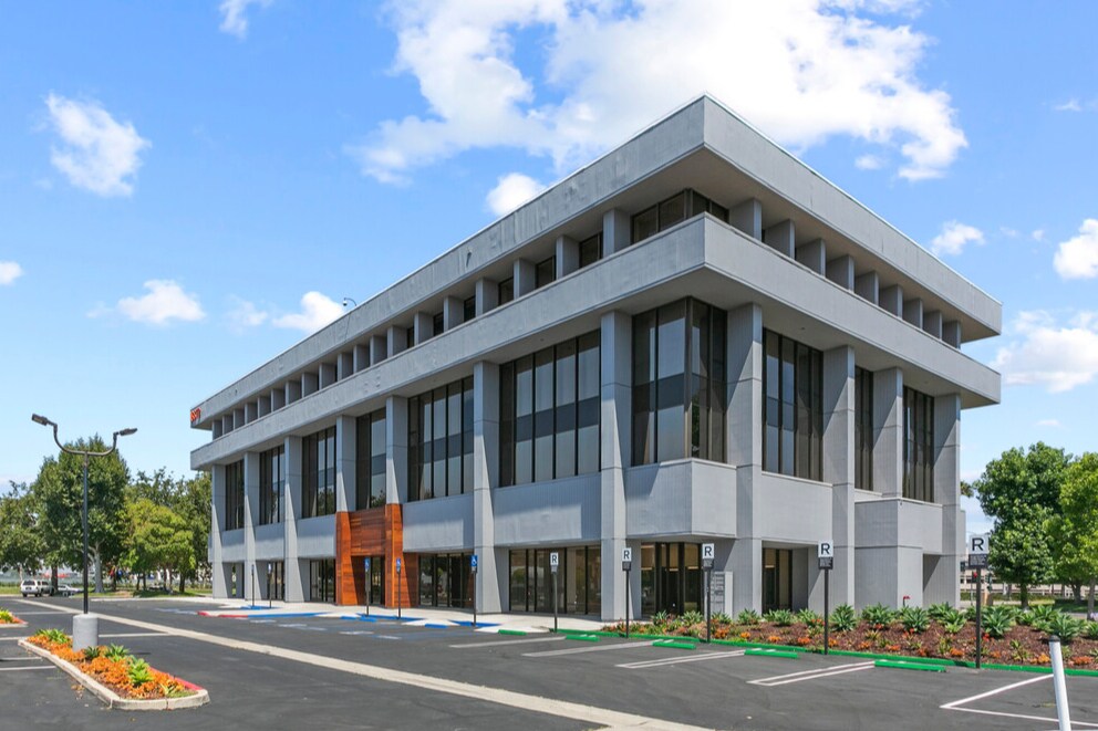 18952 MacArthur Blvd, Irvine, CA à louer Photo principale– Image 1 sur 26