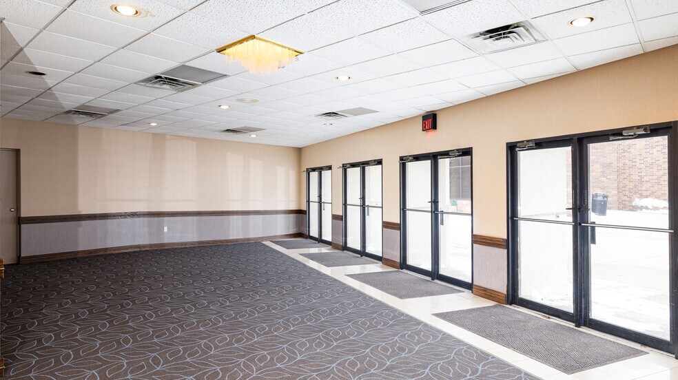 300 2nd St S, La Crosse, WI à vendre - Hall d’entrée – Image 3 sur 18
