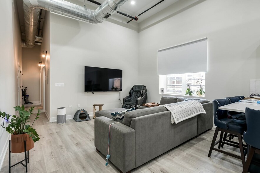 3210 W Lawrence Ave, Chicago, IL à vendre - Photo intérieure – Image 3 sur 42