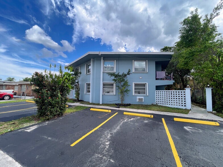 3760 SW 1st St, Fort Lauderdale, FL à vendre - Photo de l’immeuble – Image 3 sur 54