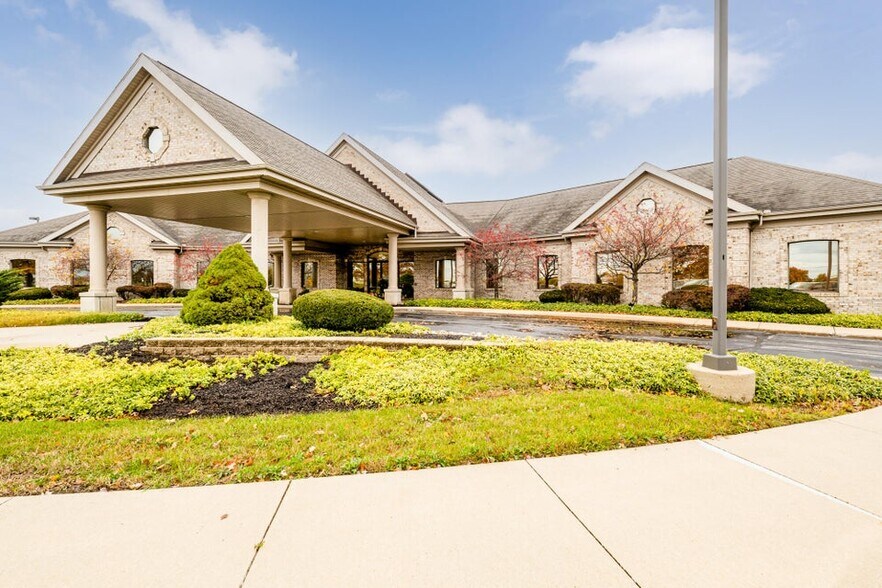 3901 Stonegate Park, Saint Joseph, MI à vendre - Photo de l’immeuble – Image 2 sur 22