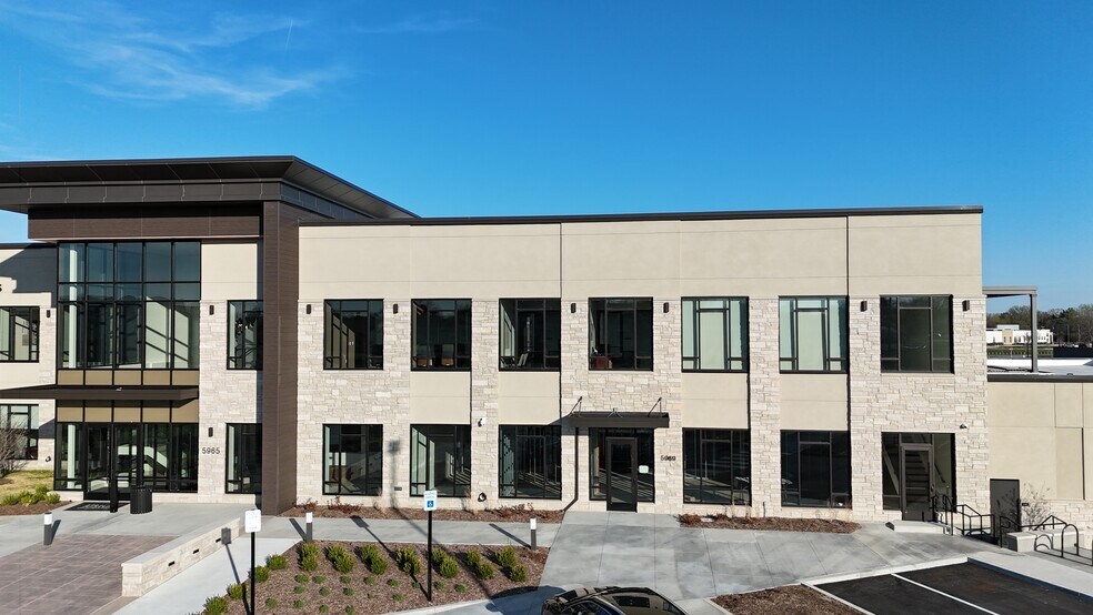 SR 32 & Promenade of Noblesville Pkwy, Noblesville, IN à louer - Photo de l’immeuble – Image 3 sur 5