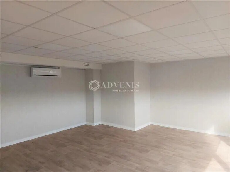 Bureau dans Boissy-Saint-Léger à louer - Photo de l’immeuble – Image 1 sur 5