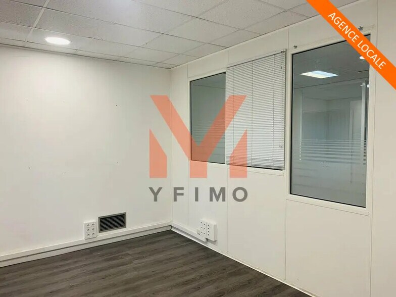 Bureau dans Poissy à louer - Photo de l’immeuble – Image 2 sur 5