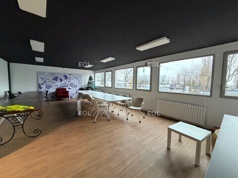 Local d’activités dans Sarcelles à louer - Photo de l’immeuble – Image 3 sur 7