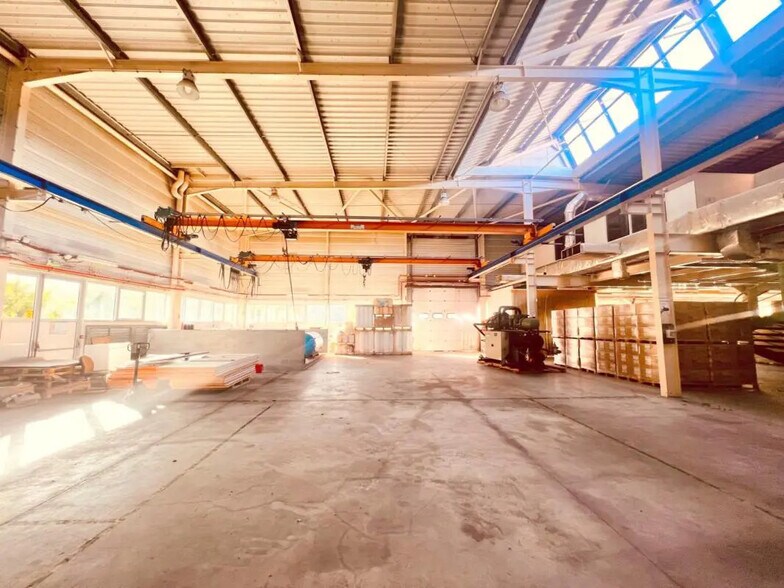 Local d'activités dans BOIS-D'ARCY à vendre - Photo de l’immeuble – Image 2 sur 13