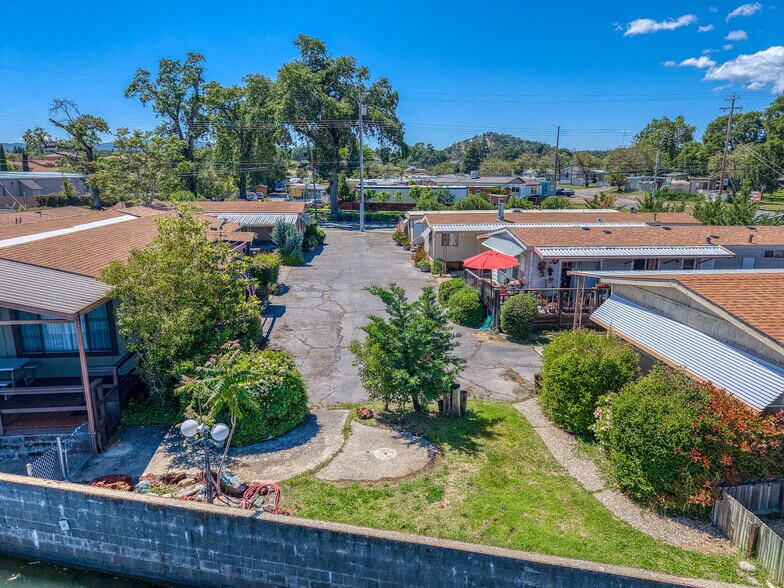 2776 Lakeshore Blvd, Lakeport, CA à vendre - Photo de l’immeuble – Image 2 sur 35