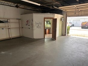 50 NE Dixie Hwy, Stuart, FL à louer Photo intérieure– Image 1 sur 4