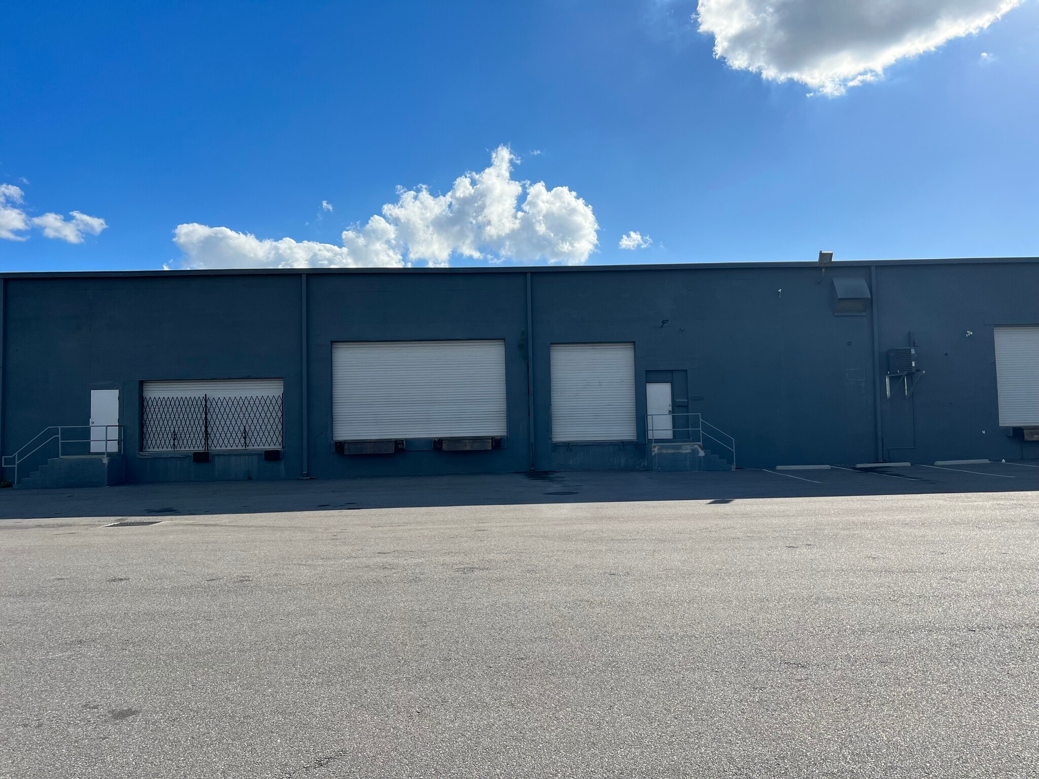 2717-2729 E Adamo Dr, Tampa, FL à louer Photo intérieure– Image 1 sur 4