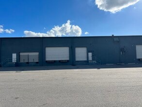 2717-2729 E Adamo Dr, Tampa, FL à louer Photo intérieure– Image 1 sur 4