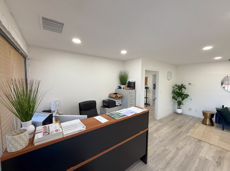 525 Industrial Way, Fallbrook, CA à vendre - Photo de l’immeuble – Image 3 sur 5