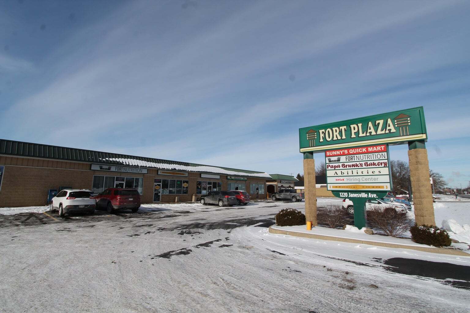 1220 Janesville Ave, Fort Atkinson, WI à vendre Photo principale– Image 1 sur 28