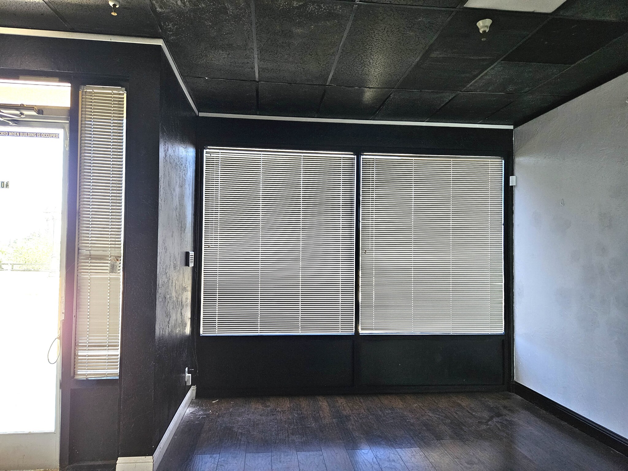 1110 W Kettleman Ln, Lodi, CA à louer Photo intérieure– Image 1 sur 5