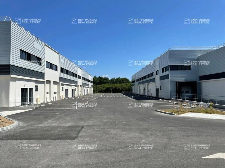 Bureau dans Saint-Aignan-Grandlieu à louer - Photo de l’immeuble – Image 2 sur 14