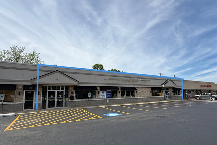 777 E Algonquin Rd, Algonquin, IL à louer - Photo de l’immeuble – Image 2 sur 28