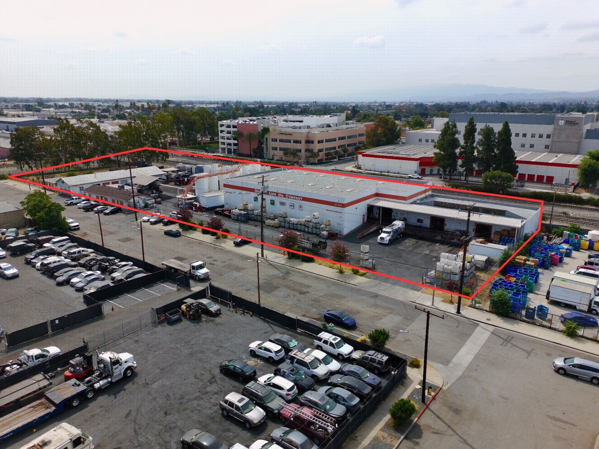 404-480 E Commercial St, Pomona, CA à vendre Photo de l’immeuble– Image 1 sur 8