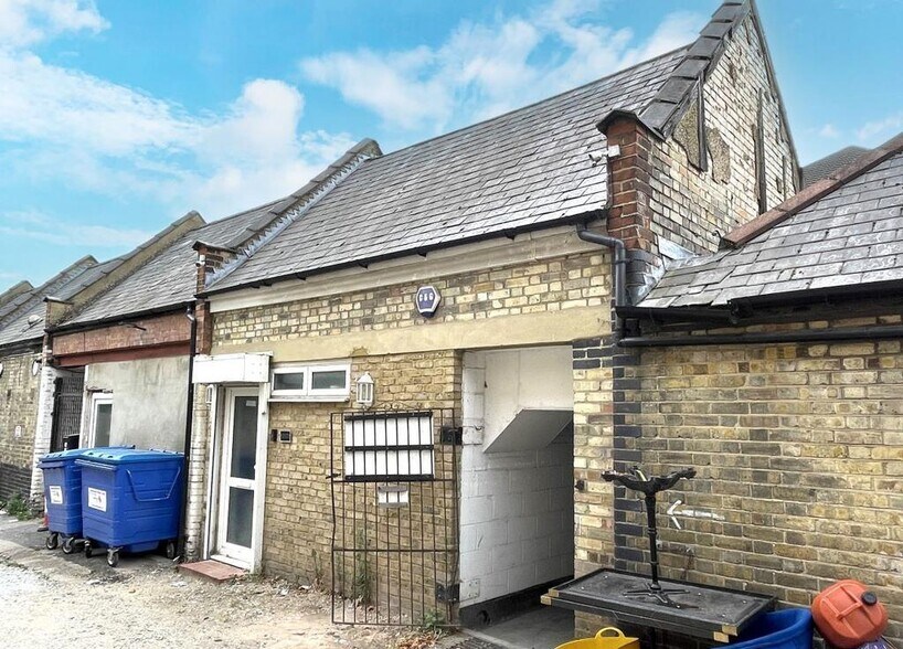 64-64a Aldermans Hl, Londres à vendre - Photo de l’immeuble – Image 2 sur 19