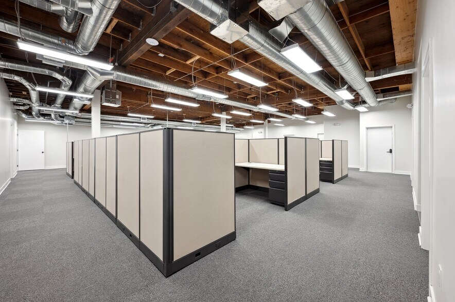 7900 S Vermont Ave, Los Angeles, CA à louer - Photo de l’immeuble – Image 3 sur 60