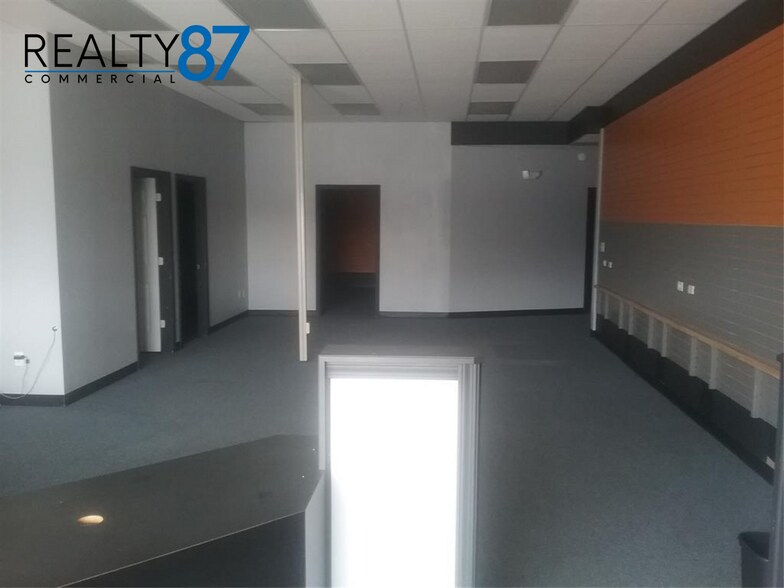 1146 Blairs Ferry Rd NE, Cedar Rapids, IA à louer - Photo de l’immeuble – Image 2 sur 11