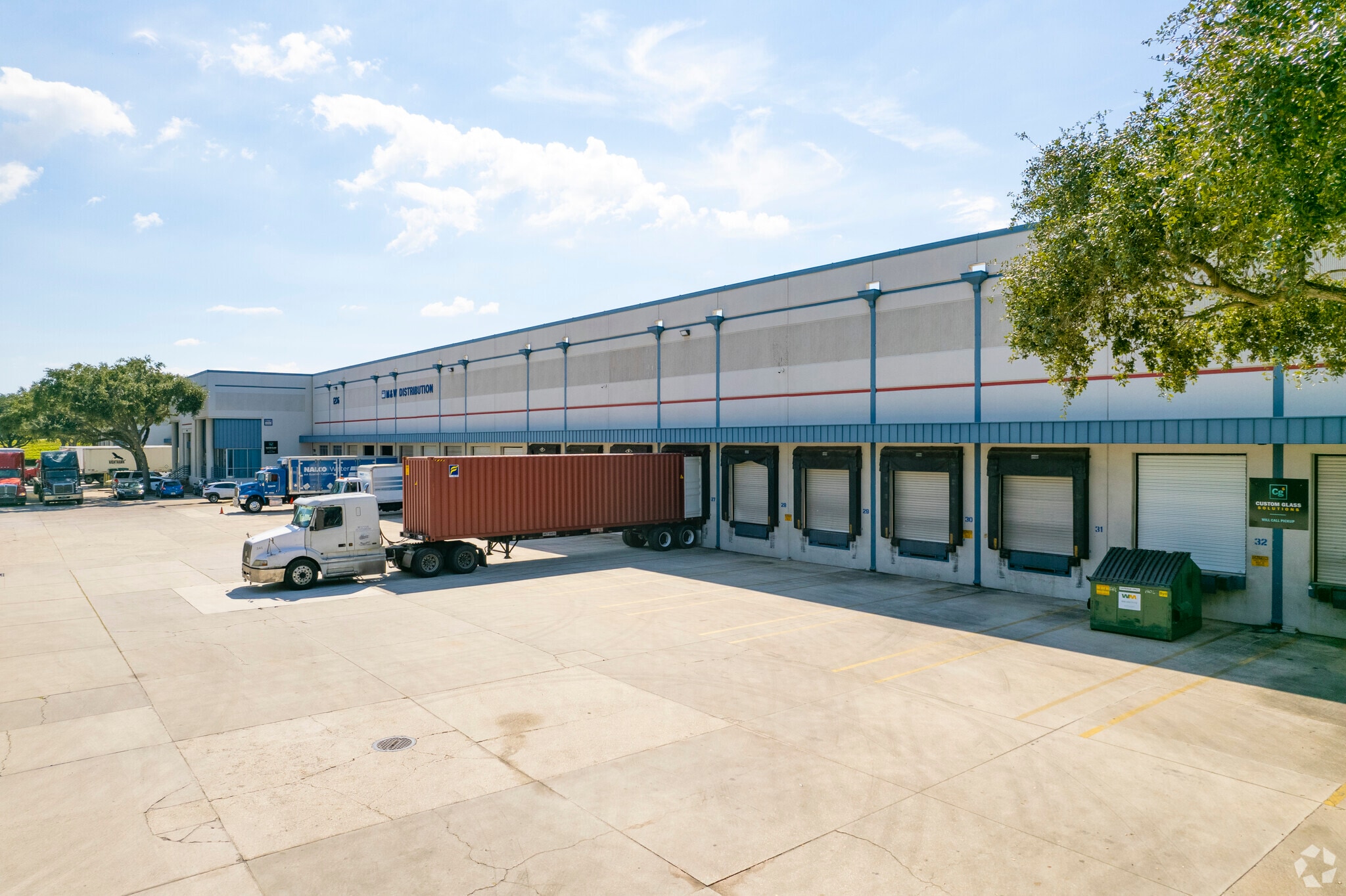 1206 N Us Hwy 301, Tampa, FL à louer Photo principale– Image 1 sur 15