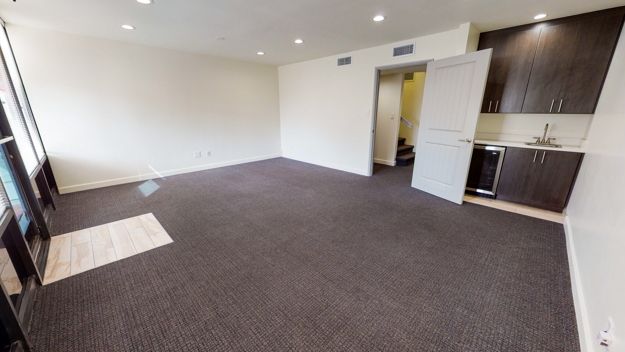 711 W 17th St, Costa Mesa, CA à louer Photo intérieure– Image 1 sur 19