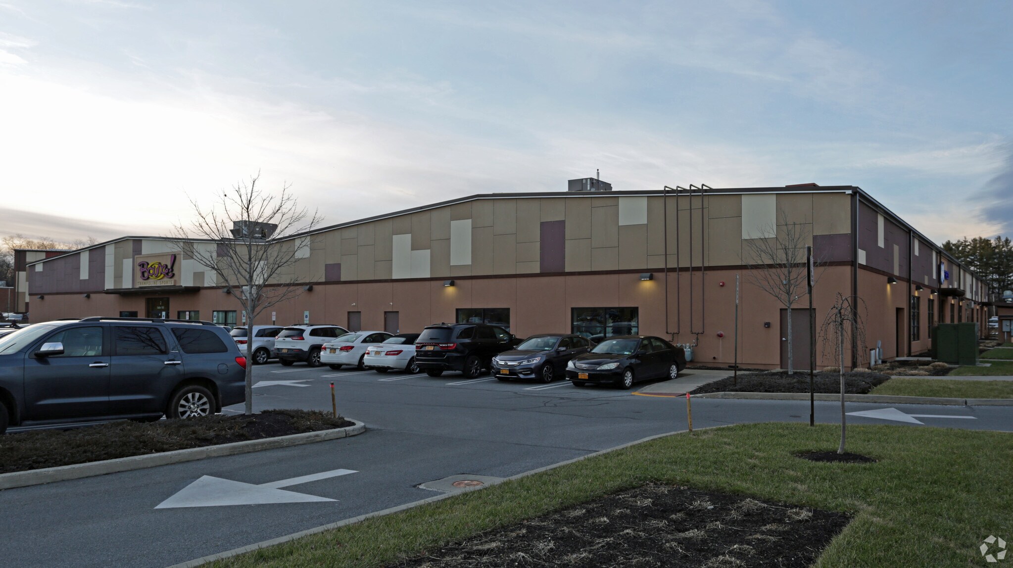 2 Neptune Rd, Poughkeepsie, NY à louer Photo principale– Image 1 sur 4