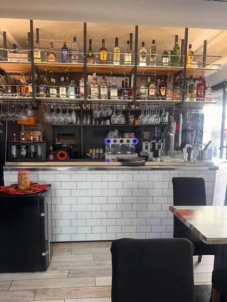 Local commercial dans Fuengirola à louer - Photo de l’immeuble – Image 2 sur 11