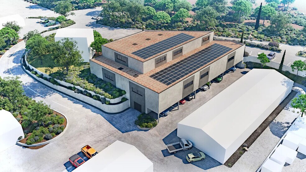 Local d'activités dans Montauroux à vendre - Photo de l’immeuble – Image 2 sur 8