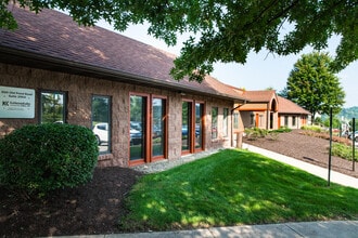 100 Emerson Ln, Bridgeville, PA à louer Photo de l’immeuble– Image 2 sur 4