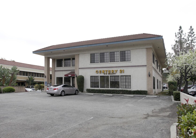 1081 S Grand Ave, Diamond Bar, CA à louer - Photo de l’immeuble – Image 2 sur 6