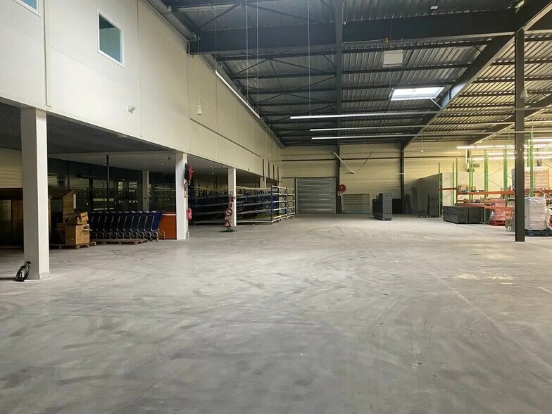 Local d’activités dans Lux à louer - Photo intérieure – Image 2 sur 2