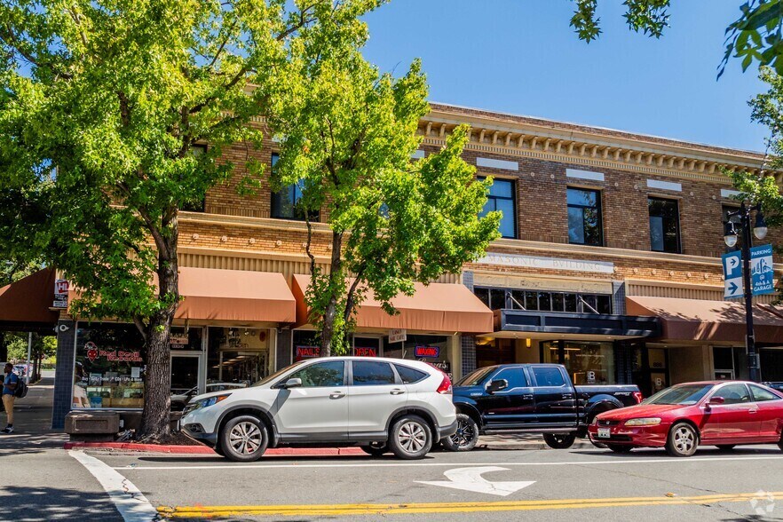 888 4th St, San Rafael, CA à louer - Photo principale – Image 1 sur 3