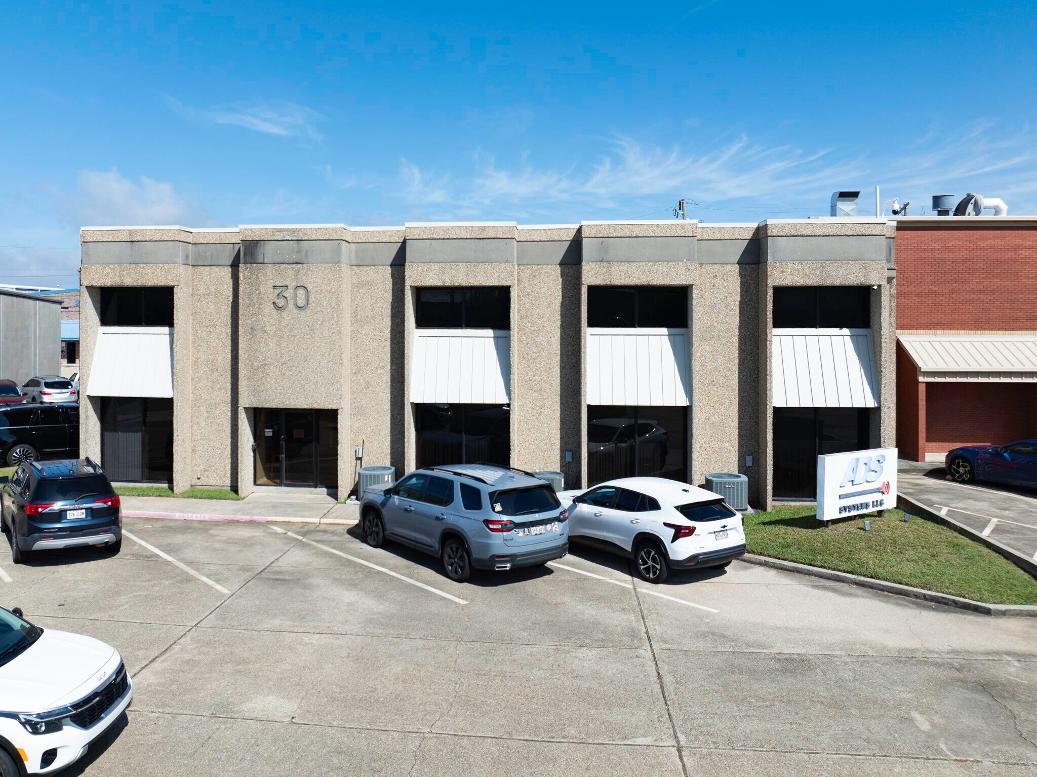 30 Veterans Memorial Blvd, Kenner, LA à louer Photo principale– Image 1 sur 10