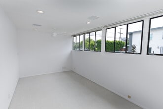 566 S San Vicente Blvd, Los Angeles, CA à louer Photo intérieure– Image 2 sur 3